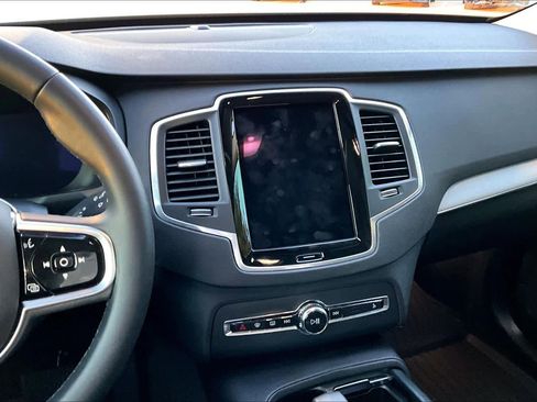Used 2024 Volvo XC90 B5 Core w/ Protection Package Premier image 8