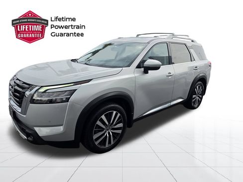 Certified 2022 Nissan Pathfinder Platinum w/ Cargo Package AWD/4WD image 1