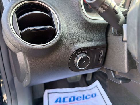 Used 2011 Chevrolet Camaro SS image 16