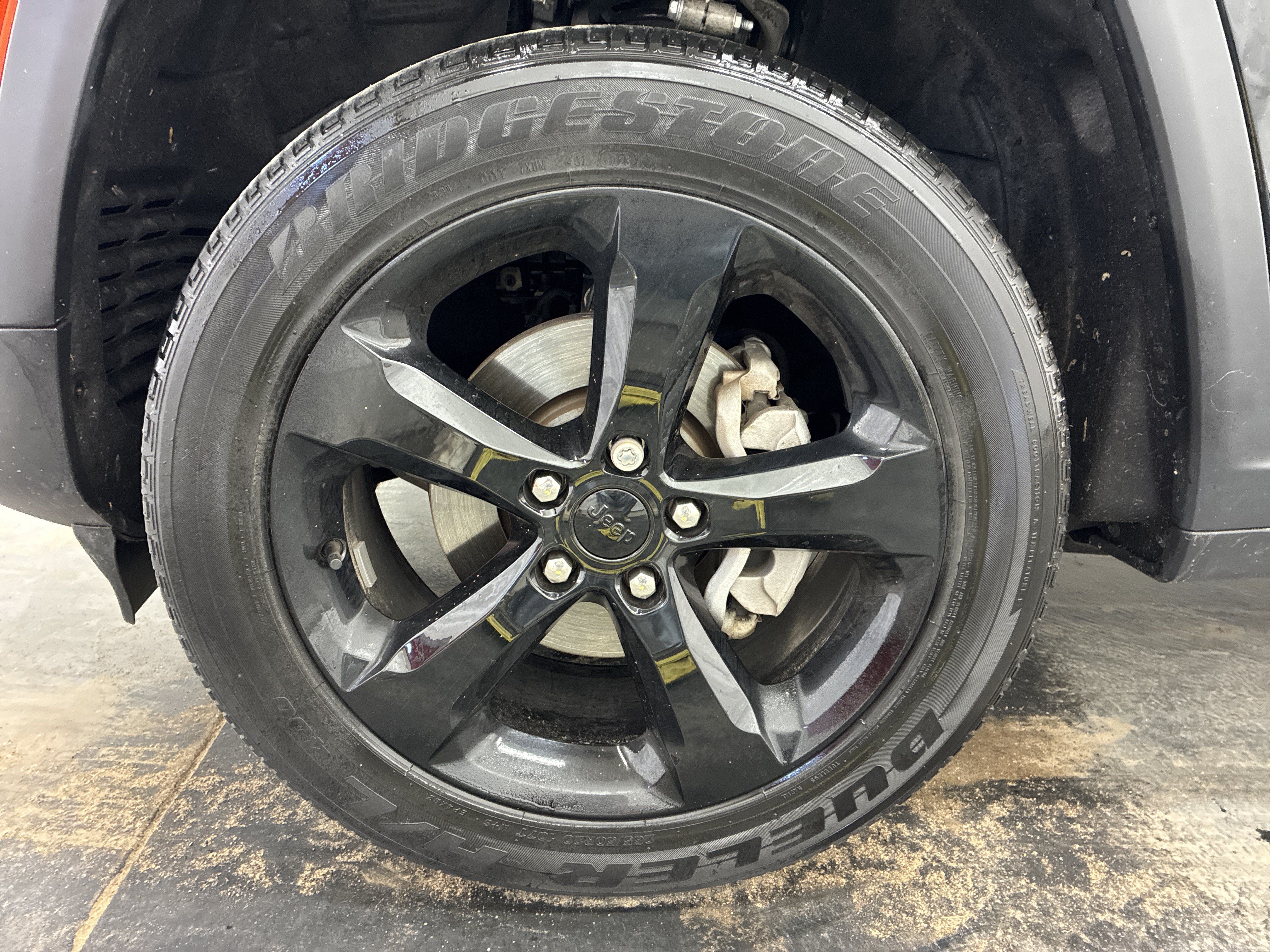Used 2023 Jeep Grand Cherokee Altitude AWD/4WD image 25