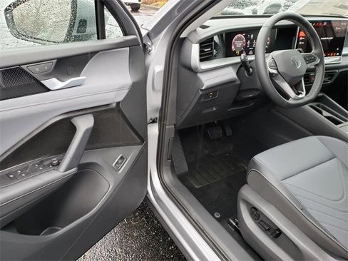 New 2026 Volkswagen Tiguan SE image 6