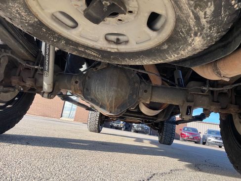 Used 2017 GMC Sierra 2500 SLE w/ SLE Preferred Package image 18