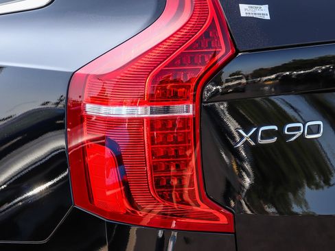 Used 2025 Volvo XC90 B6 Plus AWD/4WD image 9
