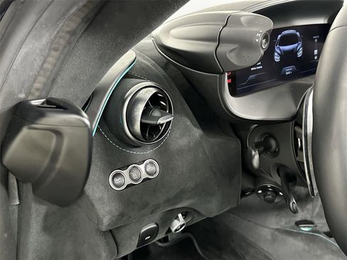 Used 2024 McLaren 750S Spider image 31