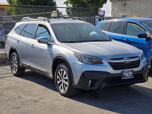 Used 2020 Subaru Outback Premium image 4