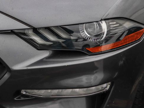 Used 2018 Ford Mustang Coupe RWD image 2