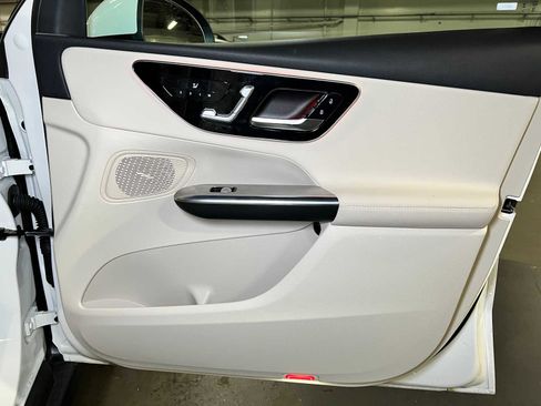 Certified 2025 Mercedes-Benz GLC 300 image 10