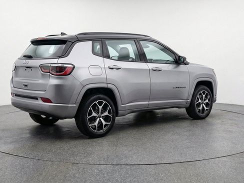 Used 2025 Jeep Compass Limited AWD/4WD image 9