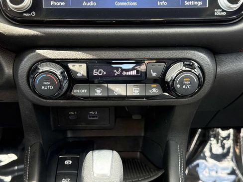 Used 2023 Nissan Kicks SR w/ SR Premium Package FWD image 6