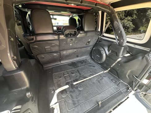 Used 2018 Jeep Wrangler Unlimited Rubicon AWD/4WD image 16