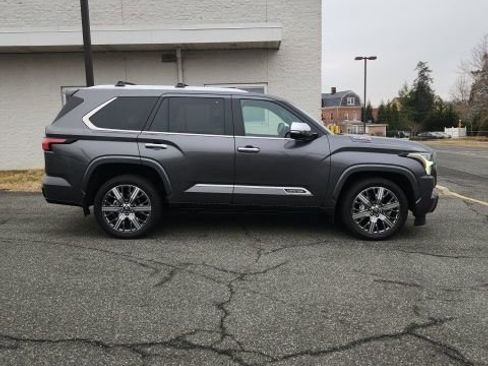 Used 2025 Toyota Sequoia Capstone image 9