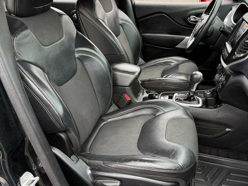 Used 2018 Jeep Cherokee Latitude Plus w/ Cold Weather Group image 12