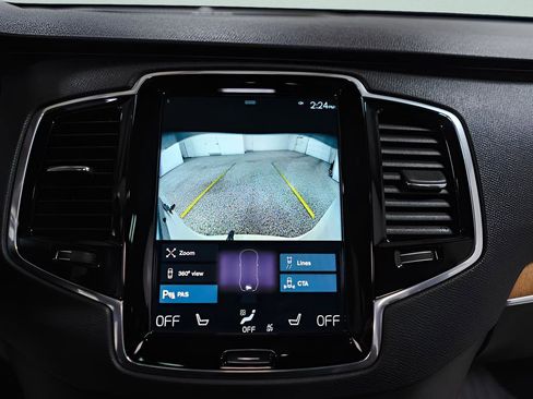 Used 2022 Volvo XC90 T6 Momentum w/ Advanced Package image 17