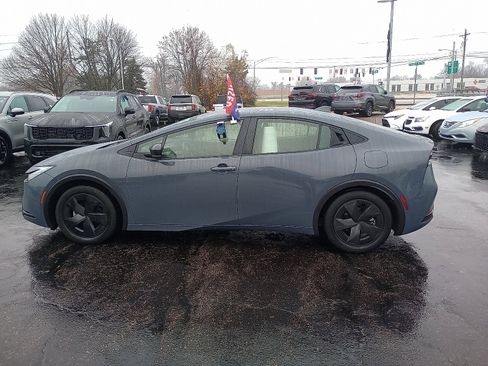 Used 2024 Toyota Prius LE image 4