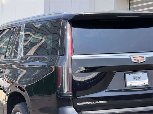 Used 2023 Cadillac Escalade ESV Luxury AWD/4WD image 13