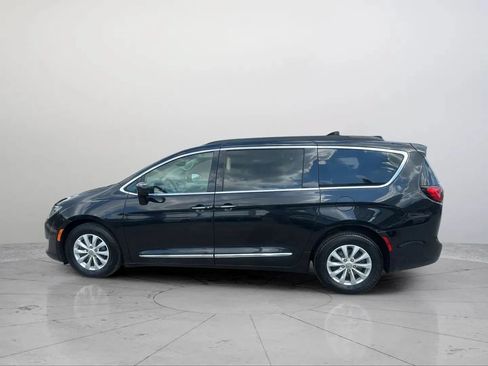 Used 2017 Chrysler Pacifica Touring-L FWD image 11
