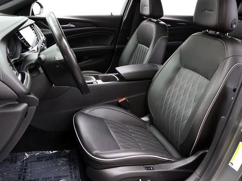 Used 2019 Buick Regal Avenir w/ Driver Confidence Package II image 9