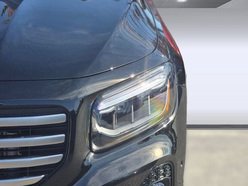 Certified 2026 Mercedes-Benz GLB 250 4MATIC image 11