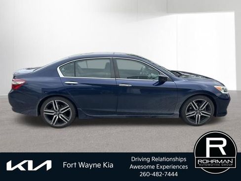 Used 2017 Honda Accord Sport image 6