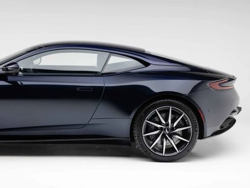 Used 2018 Aston Martin DB11 V12 RWD image 27