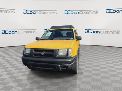 Used 2000 Nissan Xterra XE image 3