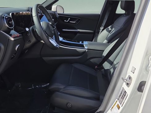 Used 2025 Mercedes-Benz GLC 300 image 24