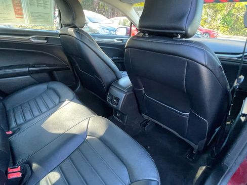 Used 2018 Ford Fusion SE w/ Fusion SE Technology Package image 24