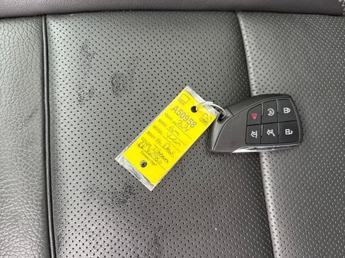 Used 2024 GMC Yukon XL Denali w/ Advanced Technology Package image 33