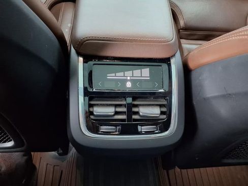 Used 2023 Volvo XC60 B5 Ultimate w/ Protection Package Premier image 11