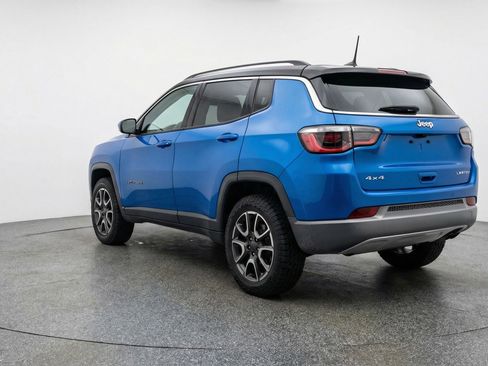 Used 2025 Jeep Compass Trailhawk image 6