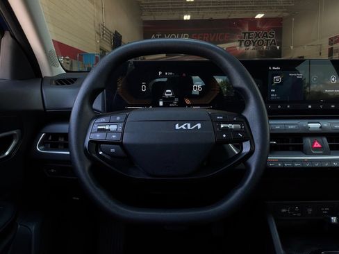 Used 2025 Kia K4 FWD image 33