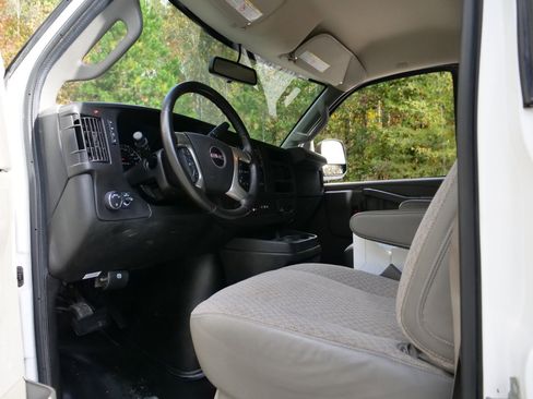 Used 2018 GMC Savana 3500 w/ Driver Convenience Package image 26