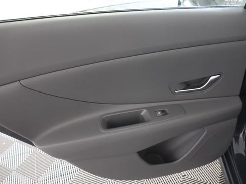 Certified 2024 Hyundai Elantra SE FWD image 24