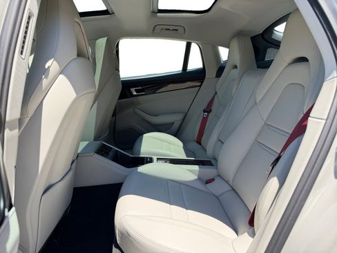 Used 2023 Porsche Panamera RWD image 16