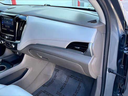 Used 2021 Chevrolet Traverse LT image 18