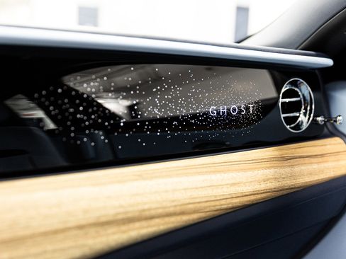 Used 2022 Rolls-Royce Ghost w/ Ghost Package image 32