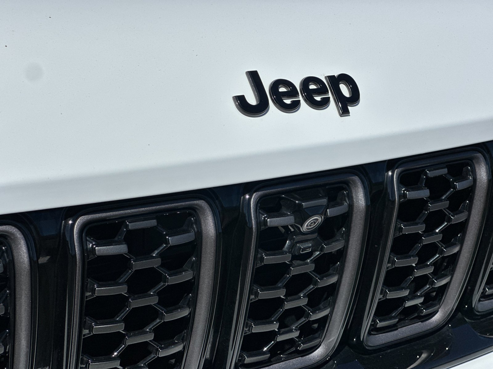 Used 2025 Jeep Grand Cherokee Summit AWD/4WD image 39
