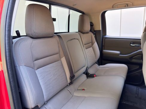 Used 2022 Nissan Frontier SV image 27