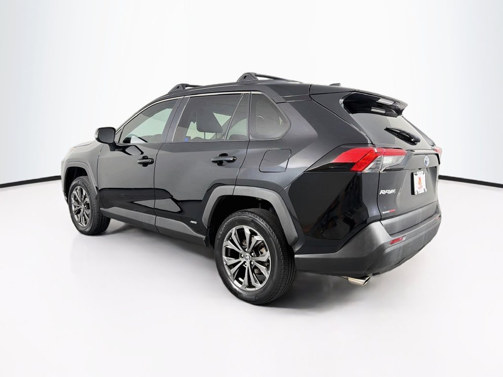 Used 2023 Toyota RAV4 XLE Premium AWD/4WD image 7