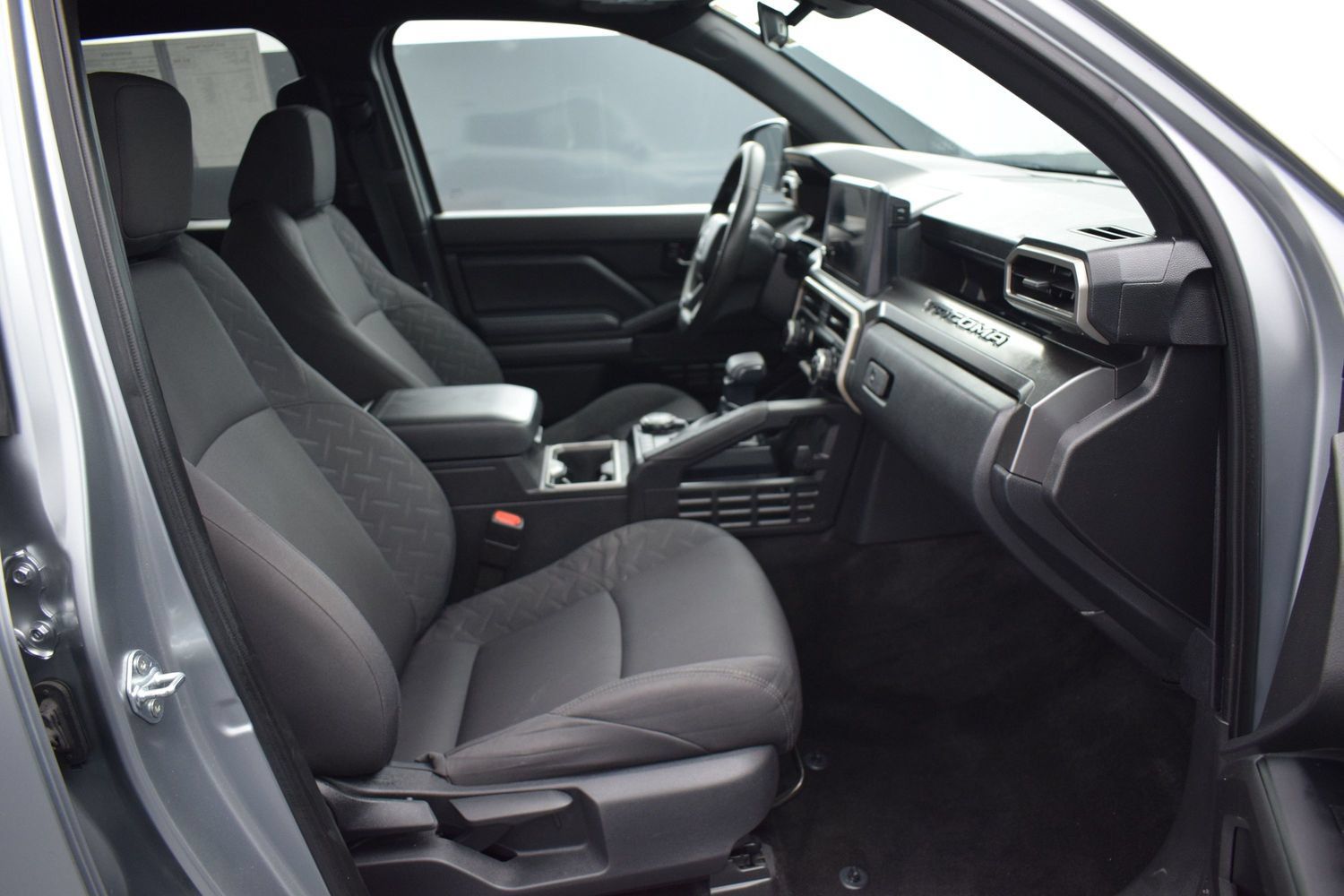 Used 2025 Toyota Tacoma SR5 AWD/4WD image 10