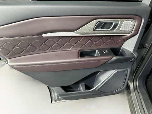 Used 2025 Ford Explorer Platinum w/ LUX Leather Package image 26