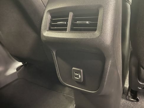 Used 2023 Chevrolet Equinox LT image 23