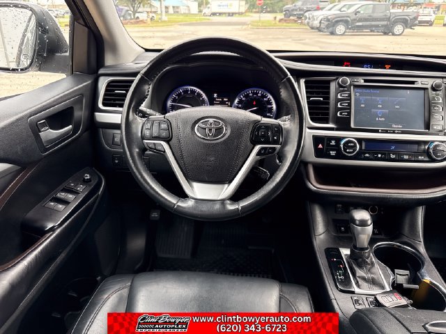 Used 2018 Toyota Highlander XLE w/ Protection Package #3 AWD/4WD image 14