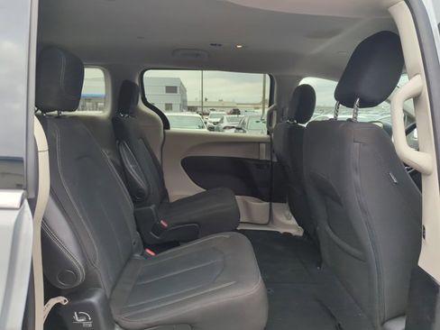 Used 2023 Chrysler Voyager LX image 16