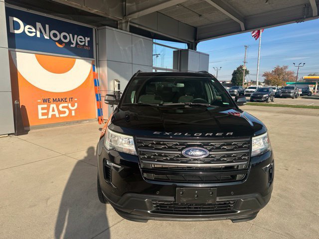 Used 2018 Ford Explorer XLT w/ XLT Appearance Package AWD/4WD image 2