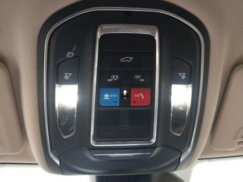 Used 2022 Jeep Grand Cherokee L Limited image 19