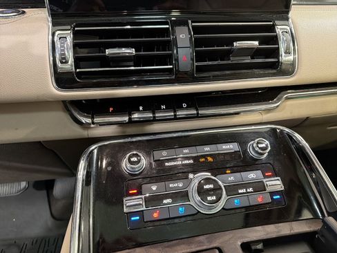 Used 2022 Lincoln Navigator Reserve image 21