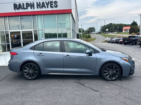 Used 2025 Toyota Corolla SE FWD image 2