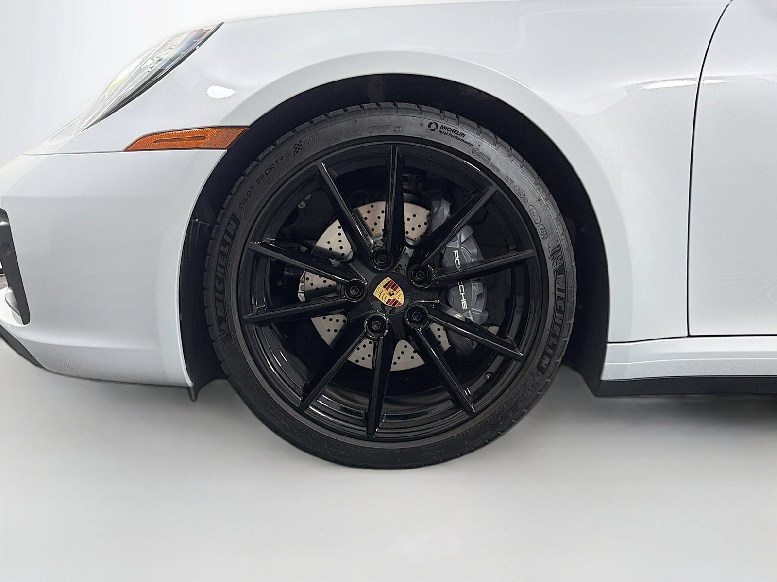 Used 2024 Porsche 911 Carrera RWD image 32