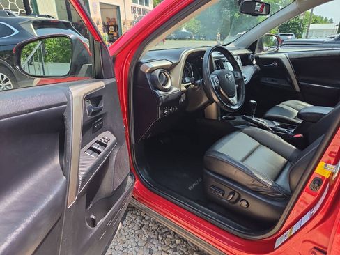 Used 2015 Toyota RAV4 Limited w/ Technology Package AWD/4WD image 15